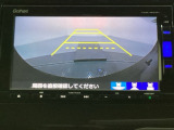 バックでの車庫入れも安心です! リアカメラが付いているバックモニター付のナビを装備しております。操作線もついており距離感も画面から確認できます。