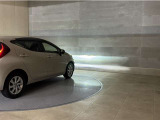 LEDヘッドランプです。十分な明るさを保ちつつも消費電力が少なく、バルブ寿命も長いのが特徴です。瞬時にMAXの光量を発揮するのもLEDならではです。☆LEDフォグランプも装備☆