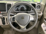 インテリアに合わせたデザインのステアリングは、運転される方のことも考え、運転しやすい形状、大きさです。是非一度、実際に触ってお確かめください。
