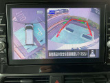 アラウンドビューモニター:空から見下ろしているような視点でスムーズな駐車と安全確認ができ安心して運転出来ます。