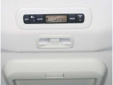 後席用のエアコン操作部になります〇