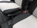 愛知ダイハツのお店では、ダイハツ車を知り尽くしたプロフェッショナルなサービススタッフが、専用の診断機器を使って各システムを点検しております。