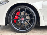 【ブレンボ製キャリパー】ハイパワー車両には強力なブレーキが必須!世界のスーパーカーにも採用されるイタリアの高級メーカー「ブレンボ」を装着!色鮮やかなキャリパーがスポーティな印象を引き立てます♪