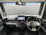 前方の見切りが良く運転しやすいインテリアです