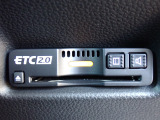 ■【ETC車載器】が装備されています。セットアップをしてお渡しとなり、ETCカードを差し込むだけで高速道路の利用が可能です。