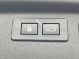 【パワーバックドア】スマートキーや運転席のボタンを押すだけでリアゲートが自動で開閉します!荷物を持っている時や、高い位置にあるバックドアを閉める際に便利な機能です♪