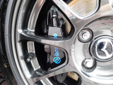 Brembo装着車はフロントキャリパーやブレーキまわりを確認できます。