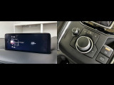 マツダコネクトの操作は、コマンダースイッチで行います。回転/チルト/プッシュなど片手で直観的な操作ができて便利です。
