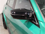 BMWのミラーは車種によって異なりますがレーンチェンジウォーニングが装備されております。詳しくは当店スタッフまでお問い合わせくださいませ。