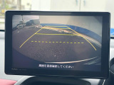 【バックカメラ】駐車時に後方がリアルタイム映像で確認できます。大型商業施設や立体駐車場での駐車時や、夜間のバック時に大活躍!運転スキルに関わらず、今や必須となった装備のひとつです!