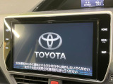 【10.5インチナビ】高級感とインパクトのある大画面ナビを装備。各種オーディオ操作はもちろん、スマホ連携もできる利便性の高いナビです♪