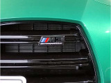 BMWではスペアタイヤが非搭載となるため、スペースは拡大されており、収納スペースとして利用可能。トランクの下にも収納スペースがあり、意外と役に立つスペースでございます。