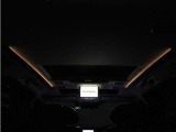 夜間に室内を照らしてくれるルームライトです♪♪