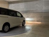 LEDヘッドランプです。十分な明るさを保ちつつも消費電力が少なく、バルブ寿命も長いのが特徴です。瞬時にMAXの光量を発揮するのもLEDならではです。