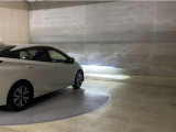 LEDヘッドランプです。十分な明るさを保ちつつも消費電力が少なく、バルブ寿命も長いのが特徴です。瞬時にMAXの光量を発揮するのもLEDならではです。