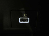 USB充電専用電源ソケットも付いています。モバイル機器などの充電専用
