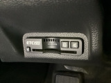 ハンドルの左下にETC2.0がついています。高速道路の料金所の通過も楽々です。 カードの取り出しもしやすい場所についています。