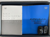 スマートキーは鍵をバッグに入れたままでもドアロックの開閉やエンジンのON・OFFができます。夜間や雨の日も鍵を探さなくて良いので便利です。
