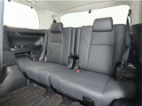 便利な5:5分割可倒式シートです。収納と乗車人数のバランスに優れています♪荷物の大きさに応じたラゲージスペースをフレキシブルに作り出せるので、シーンに応じた使い方ができます♪