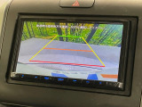 【バックカメラ】駐車時に後方がリアルタイム映像で確認できます。大型商業施設や立体駐車場での駐車時や、夜間のバック時に大活躍!運転スキルに関わらず、今や必須となった装備のひとつです!