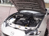 1.5L SKYACTIV-G搭載。エンジンルームの状態も確認できます。