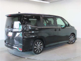 大きすぎず、小さすぎず、運転もしやすくシートアレンジも多彩で、どの世代の方にも気に入っていただけるお車です♪