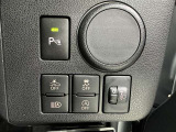 コーナーセンサーを車の前後に装備。障害物までの距離に応じて警告音を変えてお知らせ。縦列駐車時や駐車場・車庫などでの取り回しをサポートします。詳細は販売店スタッフまでおたずねください。