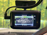 【ドライブレコーダー】安心・安全なカーライフに必須のドライブレコーダーを装備!走行中はもちろん、あおり運転や事故に遭遇した際の状況も映像で記録し、万一のリスクに備えます。