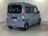 スライドドアは通常のドアに比べて、車のボディーに対し平行に開閉し、開けてもスペースを取りません。出入り口が大きいドアはお子様のいるご家庭はもちろん、混んだ駐車場でも大活躍です!