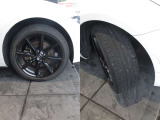 車両のデザインにマッチした純正アルミホイール装着☆