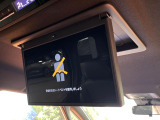 【フリップダウンモニター】大画面モニターで後席でもエンタメをお楽しみいただけます。小さなお子様にも大人気の装備です♪