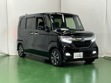 大きく開くスライドドアで狭い場所でも隣を気にすることなく楽に乗り降りできます