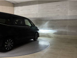LEDヘッドランプです。十分な明るさを保ちつつも消費電力が少なく、バルブ寿命も長いのが特徴です。瞬時にMAXの光量を発揮するのもLEDならではです。