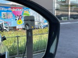 ブラインドスポットモニターは、左右斜め後ろを平行して走る車を認識し、車線変更の際に危険を察知するとドライバーへ警告を促します。夜・雨・トンネル内など走行時の環境が悪い時ほど便りになる機能です!