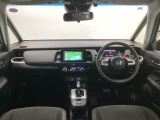【前方視界】開放的な前方視界!運転がしやすく疲れにくいです♪窓が大きく、見通しがとっても良いおクルマですよ♪