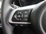 ステアリングスイッチ付き。手を離さずにさまざまな操作が可能です。