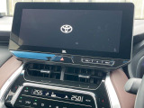 【12.3インチワイドナビ】高級感とインパクトのある大型ワイドナビを装備。各種オーディオ操作はもちろん、横長ワイド画面でのマップ2分割表示など、利便性も高いナビです♪