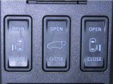 両側電動スライドドアを装備しております。
