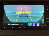 バックでの車庫入れも安心です!リアカメラが付いているバックモニター付のナビを装備しております。操作線もついており距離感も画面から確認できます。