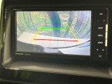 【バックカメラ】駐車時に後方がリアルタイム映像で確認できます。大型商業施設や立体駐車場での駐車時や、夜間のバック時に大活躍!運転スキルに関わらず、今や必須となった装備のひとつです!