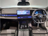 ☆センターパネルを運転席側に僅かに傾けたBMW独特のインパネ☆【駆け抜ける歓び】はここからもスタートしております☆