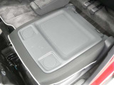 【シートアレンジ可能】ゆとりあるワイドな車内空間は、ドライブを始め買い物やレジャーなど、幅広く活躍します。一人でもみんなとでもお出かけを楽しみましょう!