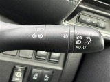 【オートライト(AUTO)】外の明るさをシステムが感知して、自動でヘッドライトが点灯します。ヘッドライトをつけ忘れを防ぐ便利機能です。
