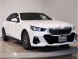 BMWのダイナミック且つエモーショナルなスタイルを印象付けるキャラクターライン(プレスライン)眺めているだけで溜め息の出る美しさです☆