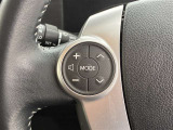 運転中、オーディオの操作をしてて、ハッとしたことはありませんか?ステアリングスイッチは、運転中でもハンドルでオーディオの操作が可能です。安全なドライブをサポートします。