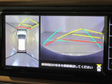 パノラミックビューモニター付きです。車両を上から見たような映像をディスプレイオーディオ画面に表示。運転席からの目視だけでは見にくい、車両周辺の状況をリアルタイムでしっかり確認できます。