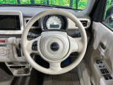 インテリアに合わせたデザインのステアリングは、運転される方のことも考え、運転しやすい形状、大きさです。是非一度、実際に触ってお確かめください。