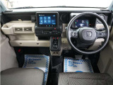 運転にかかわる様々な操作を安全に行えるように視点移動が少なく、操作性に配慮されたスイッチ類が凝縮されたコクピットです。