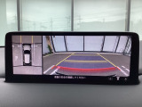 狭い場所での駐車やすれ違いなどでより的確な運転操作に役立つ360&deg;ビューモニターが装備されています。