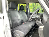 運転席シート廻りは使用感も少なく、良好な状態となっています。前オーナー様が丁寧に使っていたことがよくわかりますね。